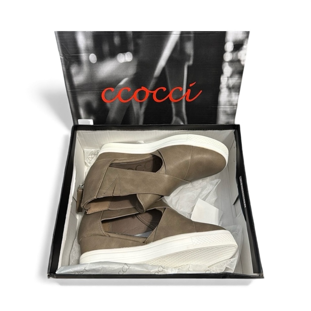 NanaMacs Casual outing Wedge Sneakers (taupe) Ccocci size 5.5 NWT